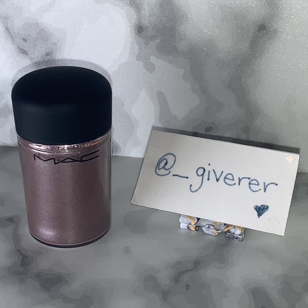 CIRCA PLUM  - MAC Pigment